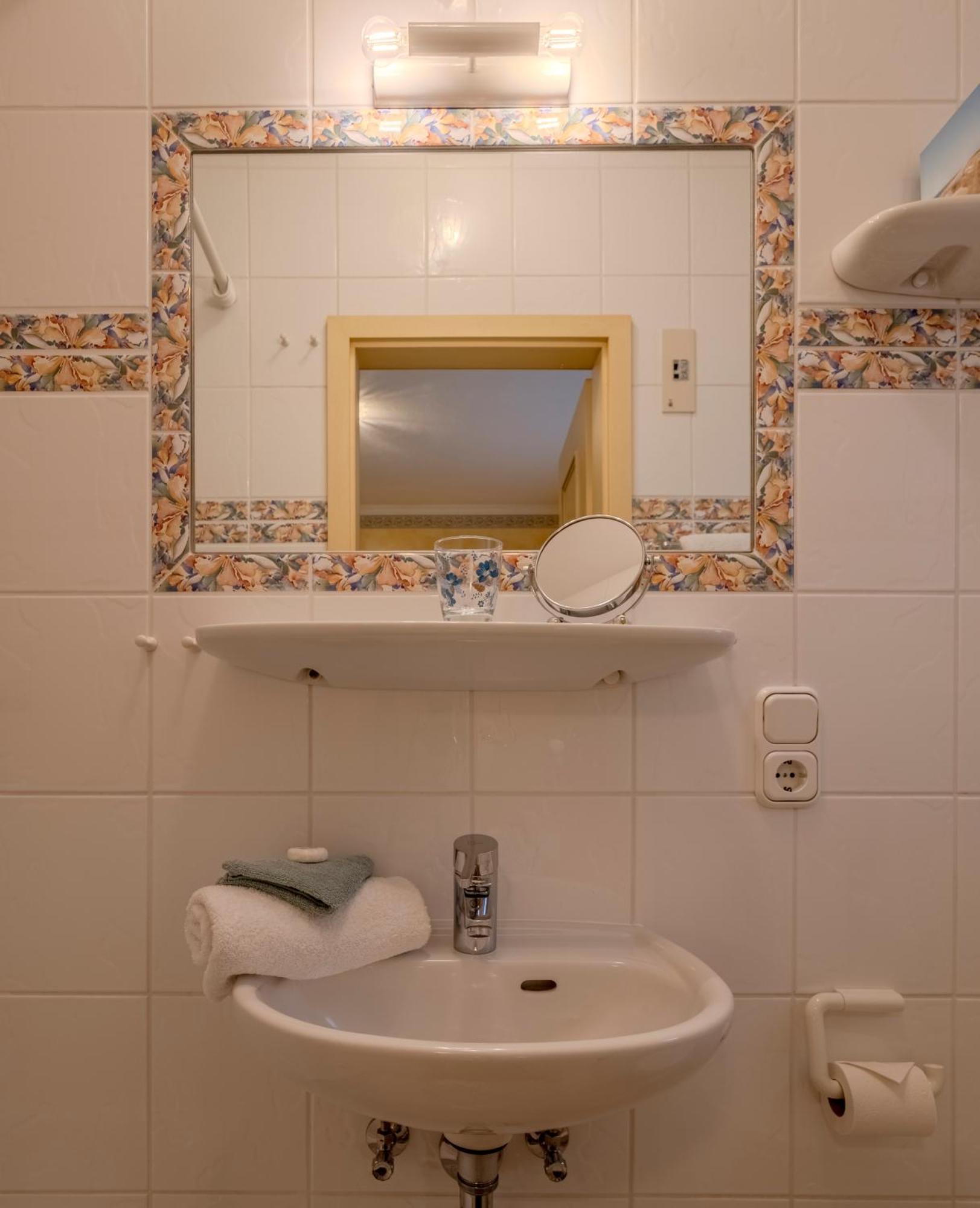 Hotel Wiesbaden Wenningstedt-Braderup Dış mekan fotoğraf